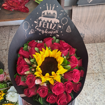 BOUQUET ROSAS Y GIRASOL
